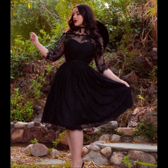 La Femme En Noir Mourning Dress in Black Lace NWT - Picture 3 of 9